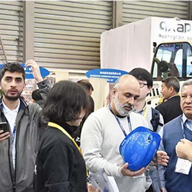 為肯設(shè)計(jì)的智能頭盔在2018寶馬展發(fā)布